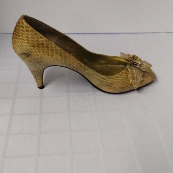 Vintage J Renee Champagne Snakeskin Floral Flower Rosette Pumps 8M Heels! - Picture 9 of 16